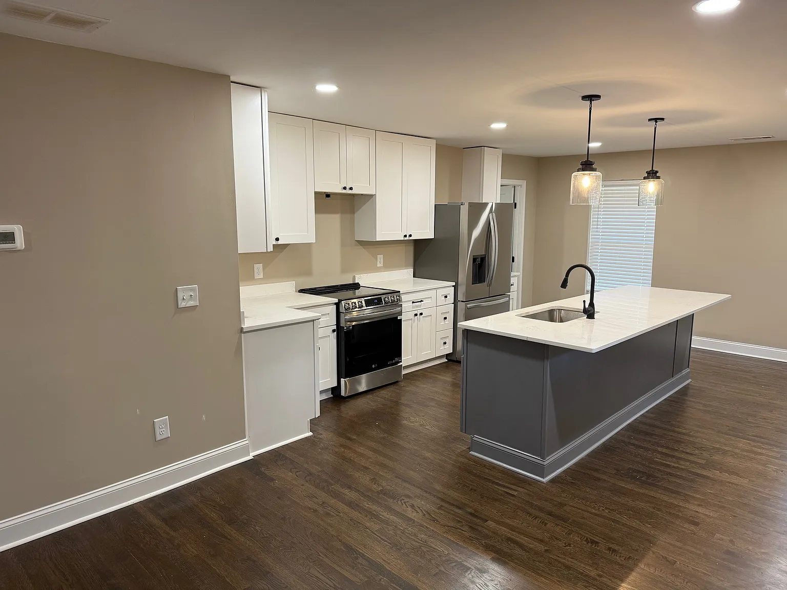 5 bed, 2100 sqft, $3,200 — Photo 3