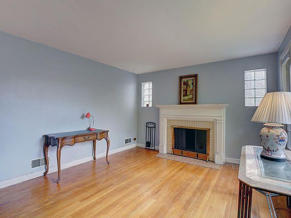 5th image of 7434 Kolmar Ave