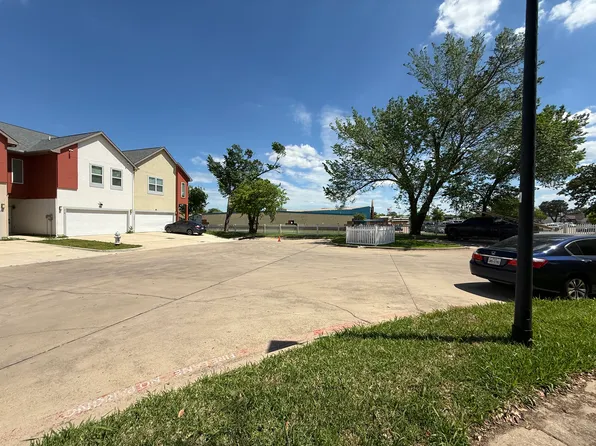 214 Heritage Ct, Seagoville, TX 75159