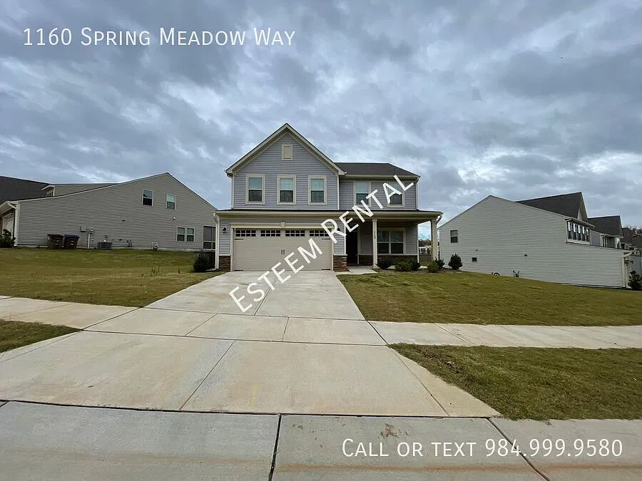 4 bed, 2.5 bath, 2400 sqft, $2,295 — Photo 2