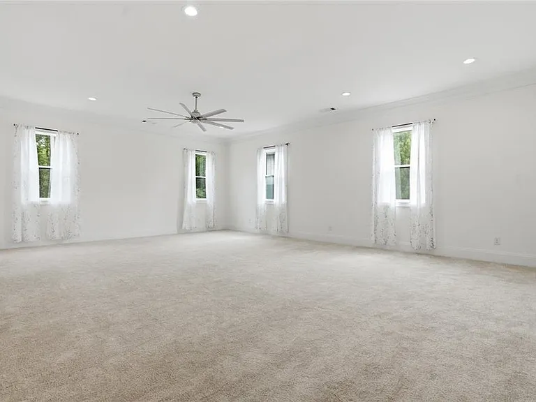 2415 Rugby Ave — Photo 13