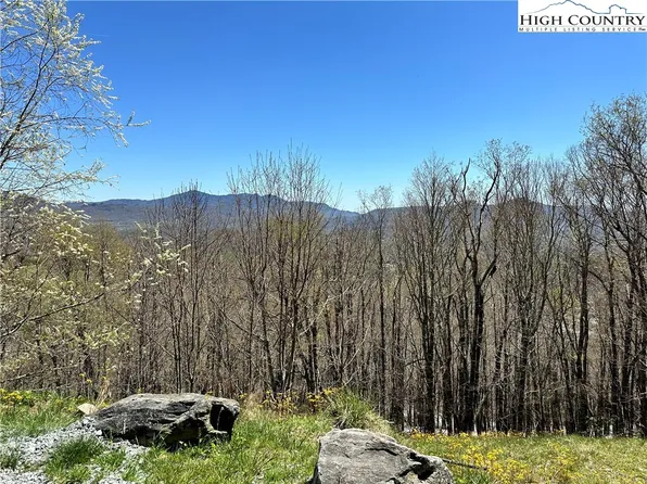 65 Lazy Lane, Beech Mountain, NC 28604