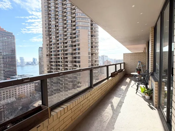 311 East 38th Street image 2 of 14