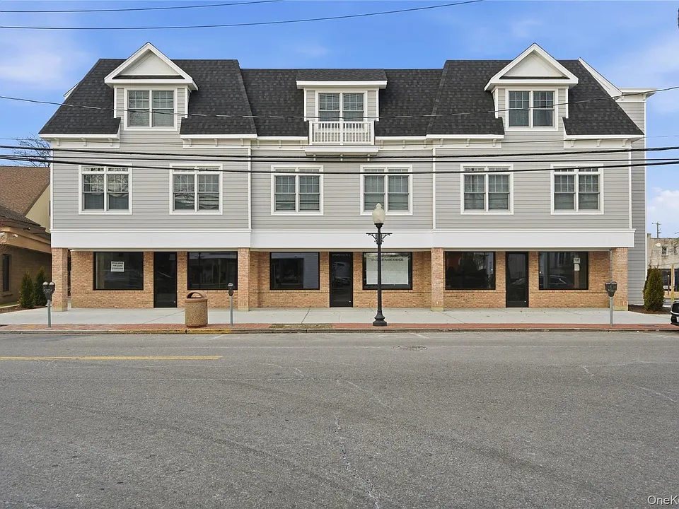 180 Deer Park Ave #301