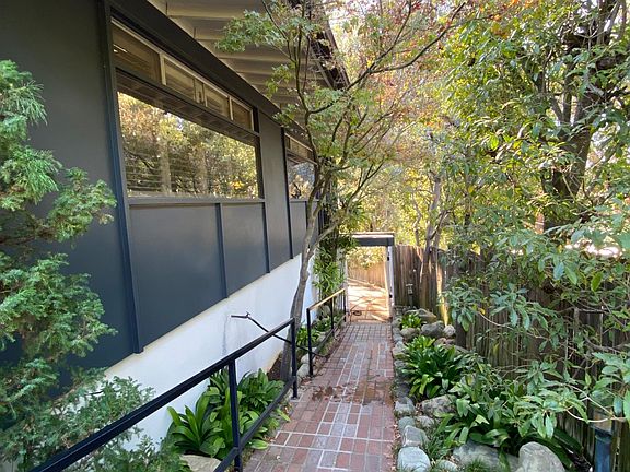 2nd image of 580 Lorna Ln