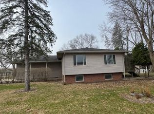 2406 Woodcrest Dr, Portage, WI 53901
