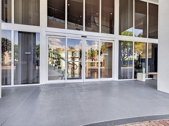 2nd image of 2775 NE 187th St APT 202