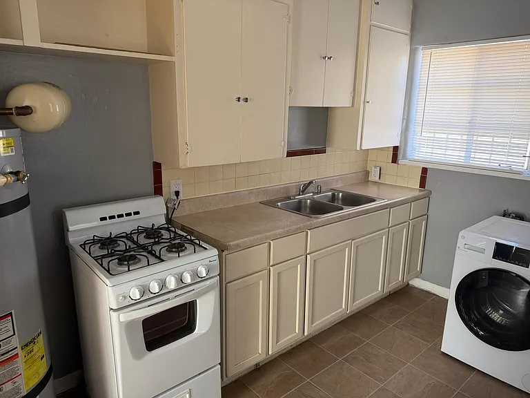516 Ash St SE #B — Photo 8