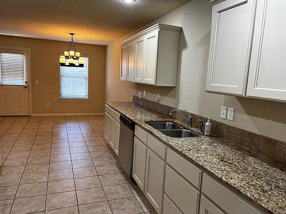 5th image of 908 Oakwood Ln