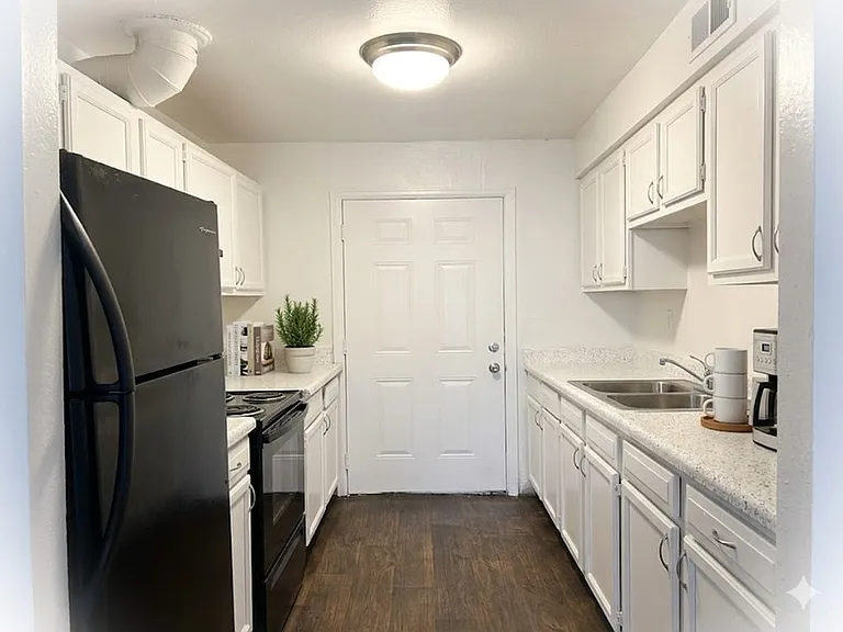 Kitchen _ Sunridge Apartment Homes, Englewood, CO Kitchen _ Sunridge Apartment Homes, Englewood, CO