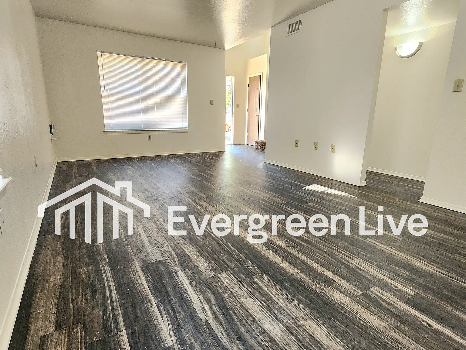 4 bed, 2.5 bath, 1390 sqft, $1,395 — Photo 4