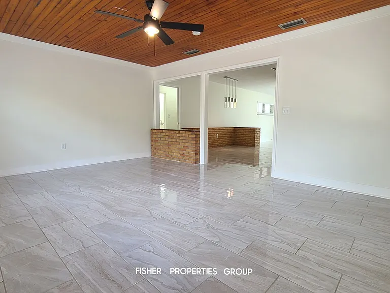 621 Riviera Dr — Photo 19