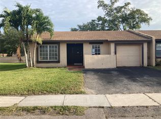 9531 W Heather Ln, Hollywood, FL 33025