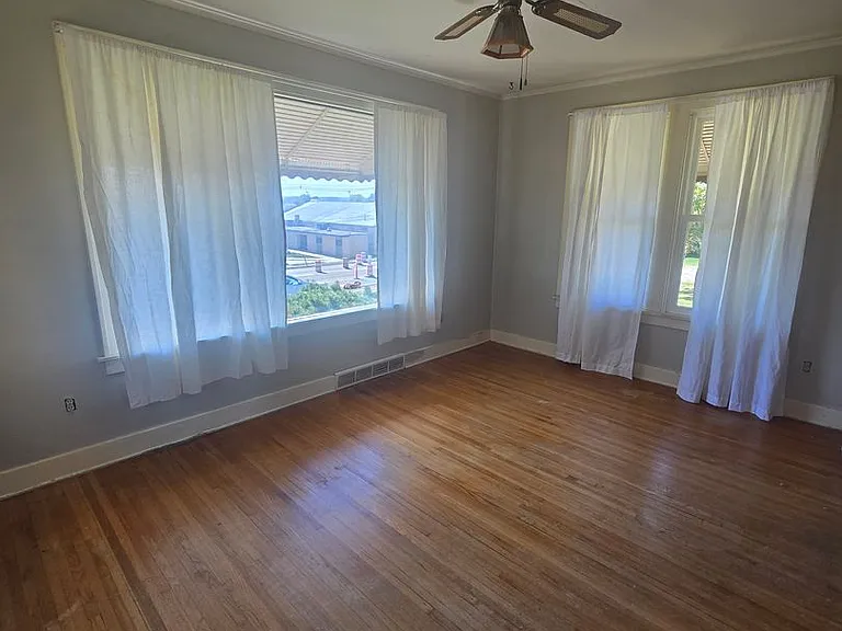 2206 W Norfolk Ave — Photo 2