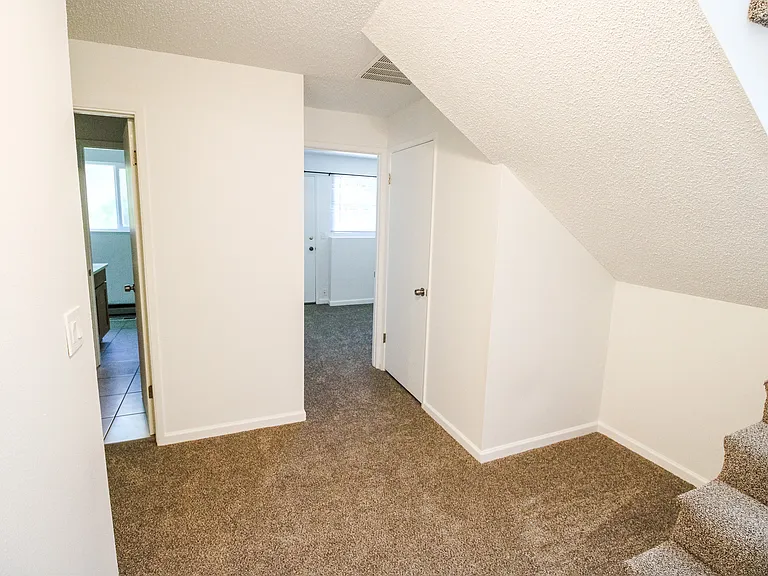 12315-12317 NE Fremont St — Photo 24