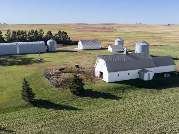 2651 110th Ave SW, Dickinson, ND 58601