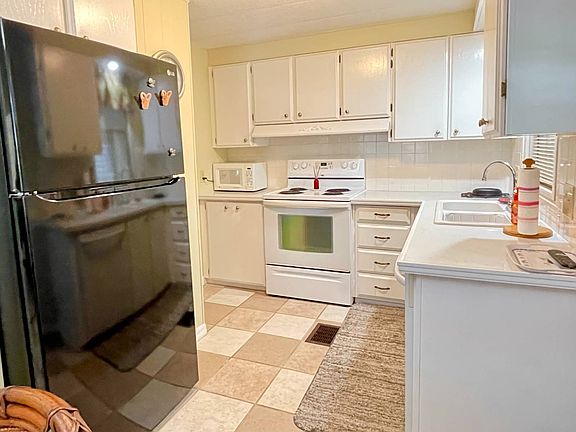 2nd image of 534 Montego Ln