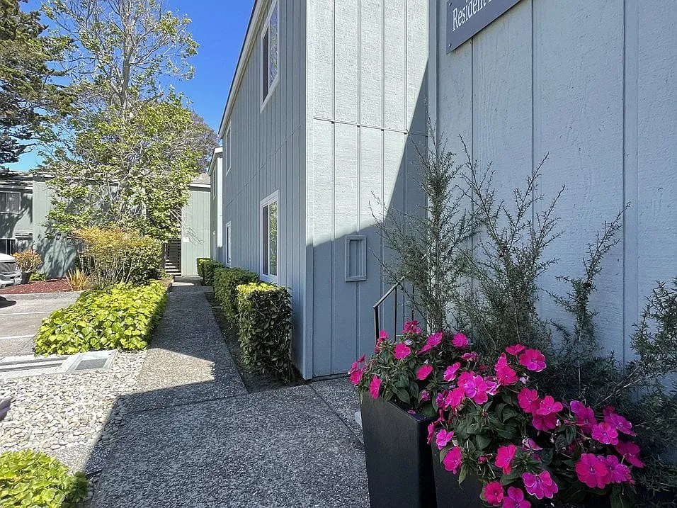 Shearwater Apartments — Photo 3