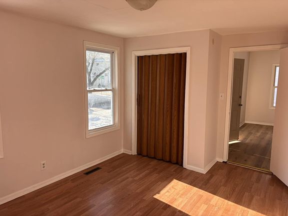 4th image of 1318 Benton St