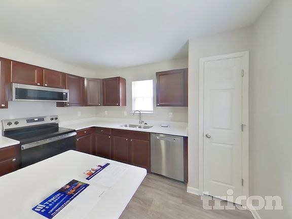 4th image of 321 Lingonberry Dr