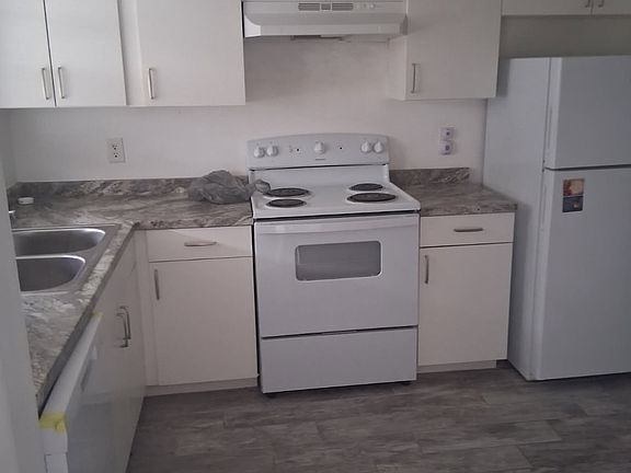 3rd image of 7364 Balboa Dr #7364