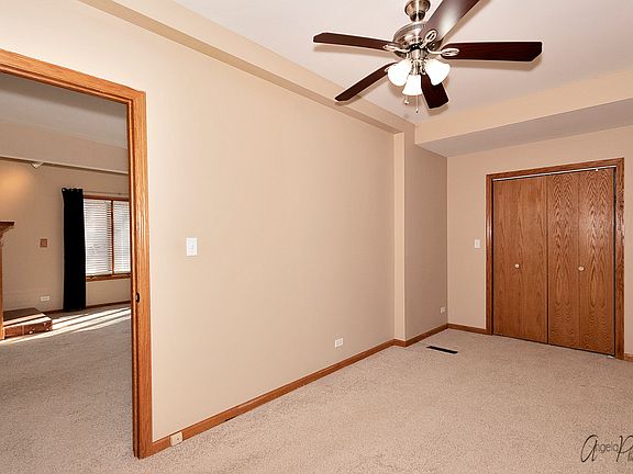 5th image of 158 E Grand Ave