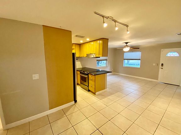 3rd image of 306 Bailey Ln