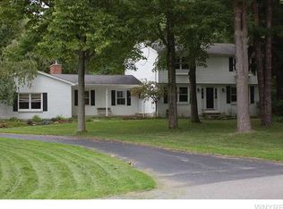 14 Knob Hill Rd, Orchard Park, NY 14127