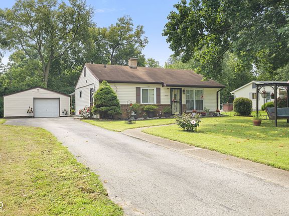 4th image of 3539 Mayflower Dr