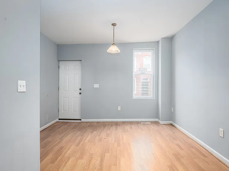 1562 N Woodyear St — Photo 11