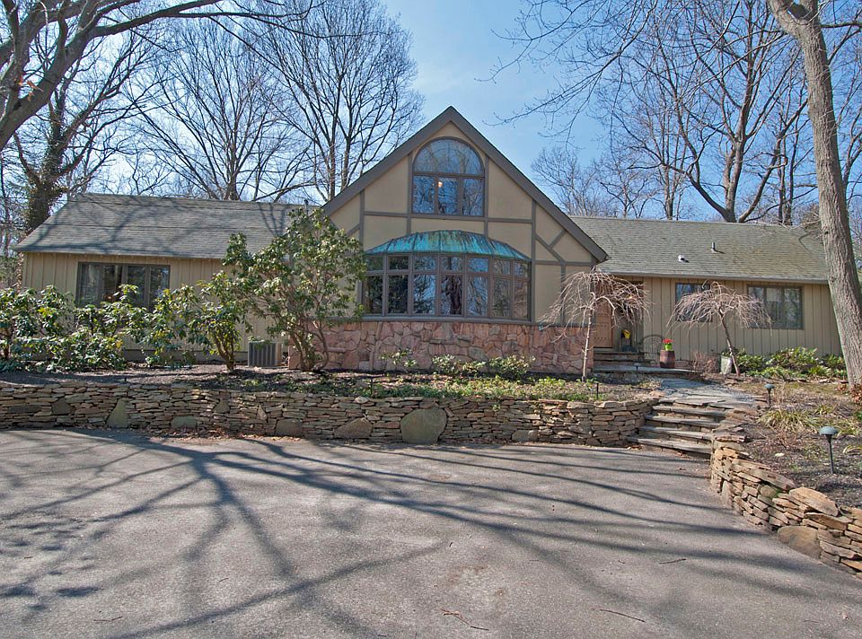 1st image of 40 Crooked Oak
