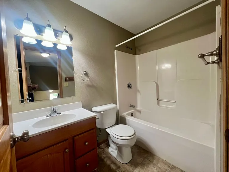 202 James Ave — Photo 6