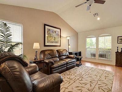 4th image of 1802 Garner Dr