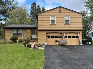 21 Hanley Rd, Liverpool, NY 13090