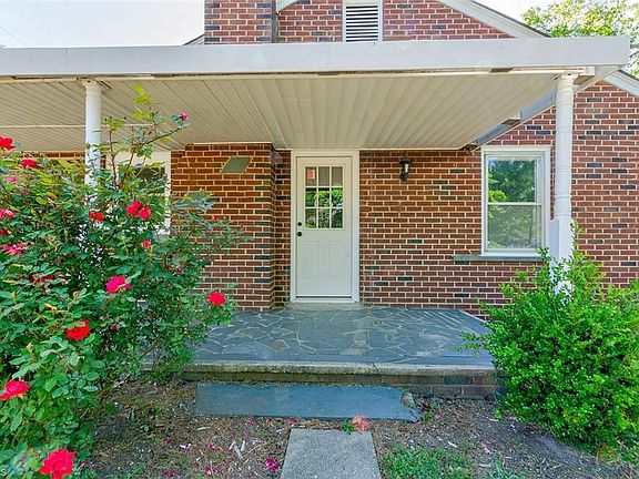 4th image of 212 N Tomlinson St