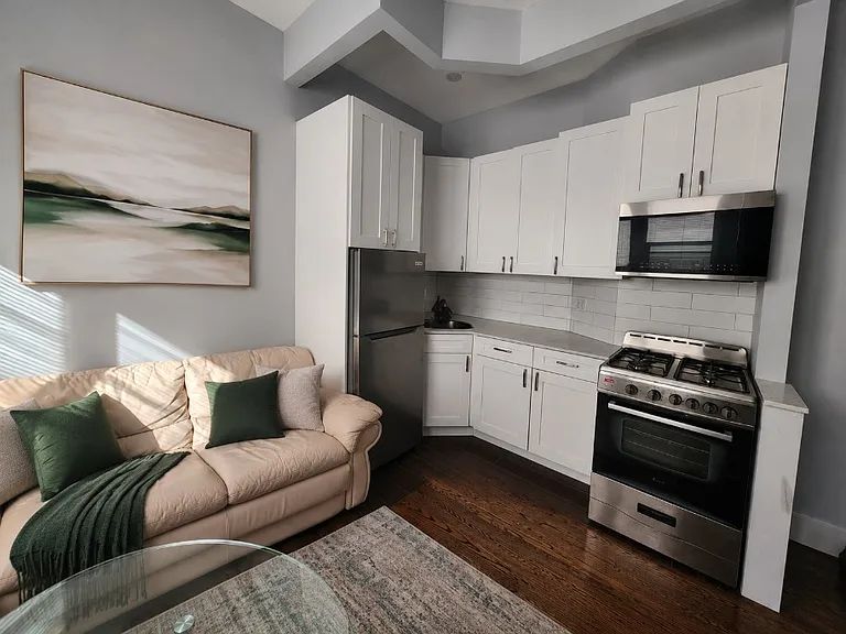 133 Lincoln Ave #2E — Photo 3