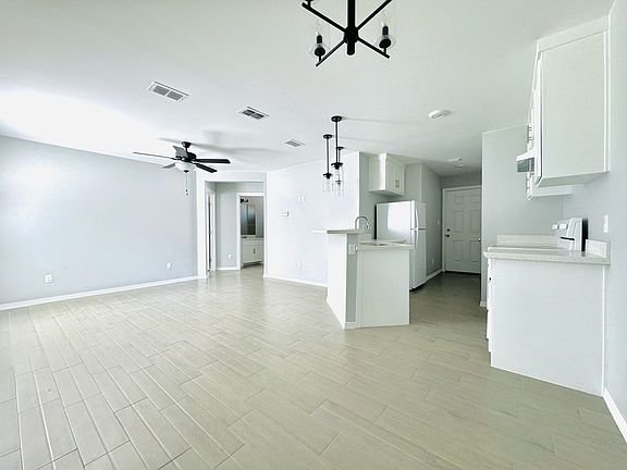 5th image of 2021 Southridge Ave #C