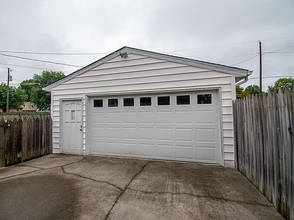 3rd image of 2726 Jackson Dr