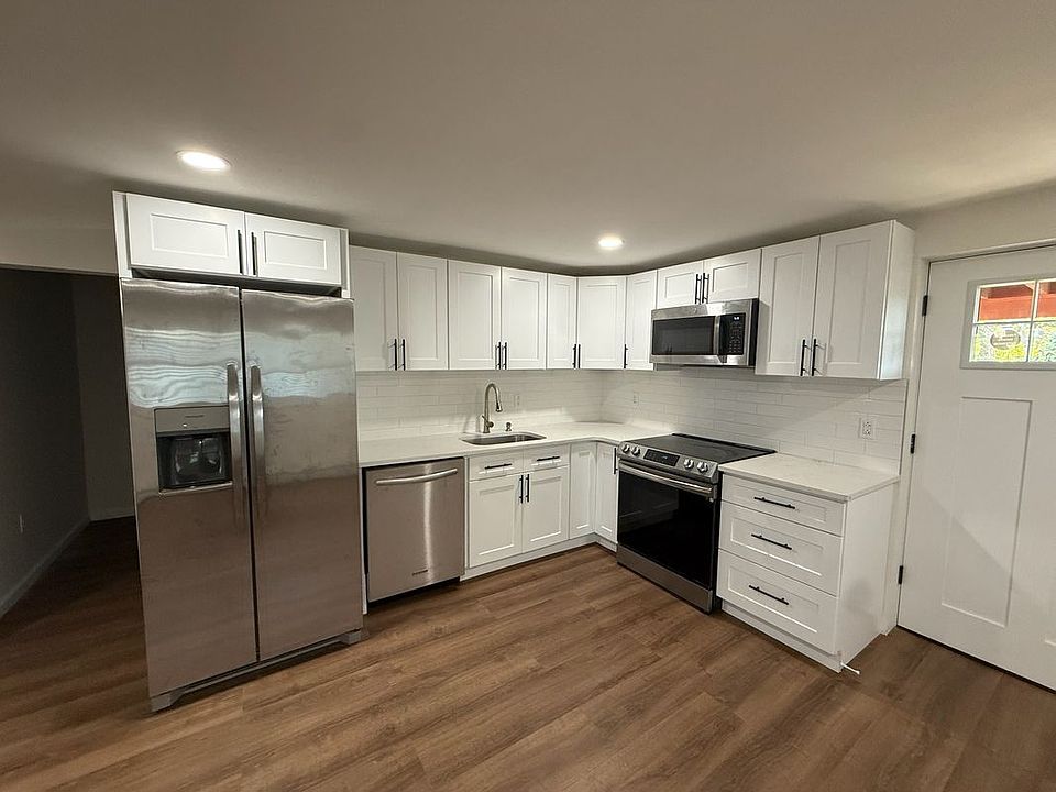 1st image of 946 Edwards Blvd #1