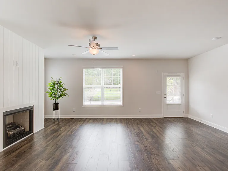 1290 Ainsworth Aly — Photo 7