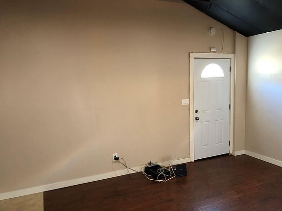 3rd image of 3475 McNally Ave