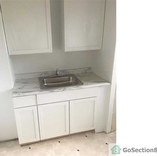 2nd image of 5944 Cooper St