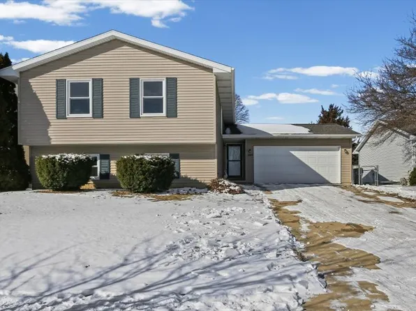 2823 Rutherford Dr, Bloomington, IL 61705