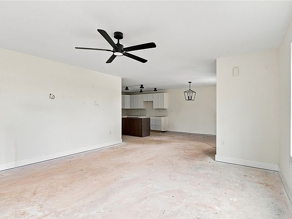 5th image of 101 Jenkins St