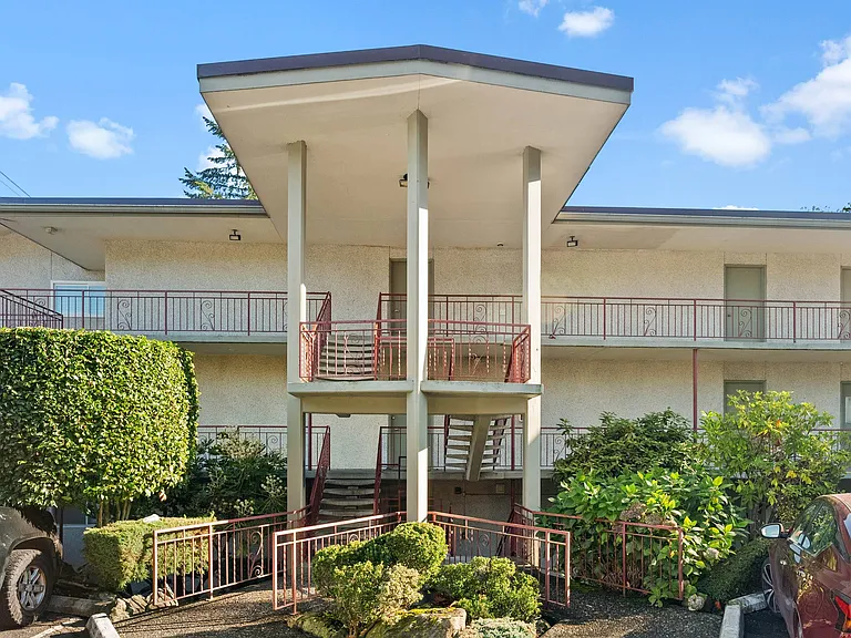 Bergen Apartments — Photo 26