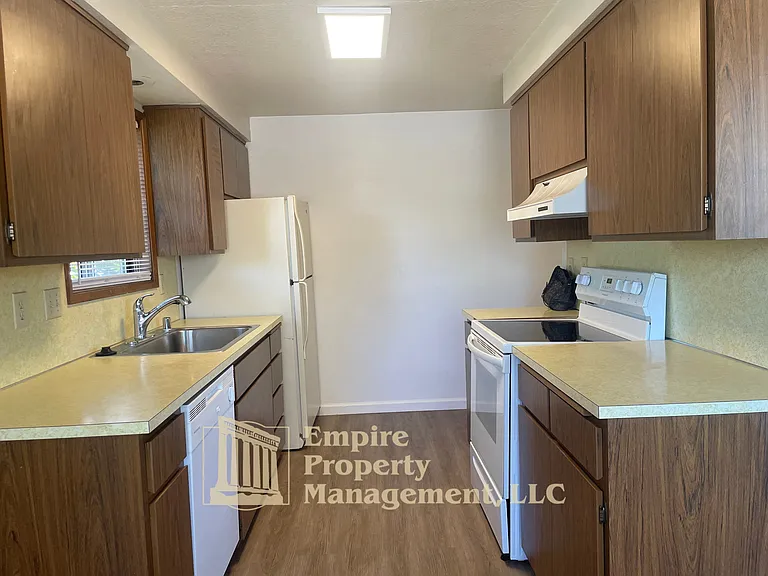 1287 W 12th Ave #1 — Photo 8