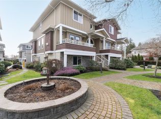 560 Heatherdale Ln, Saanich, BC V8Z0A4