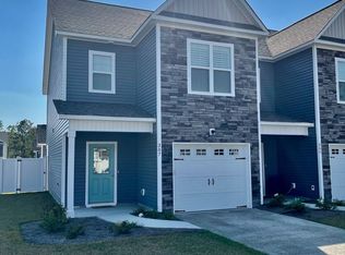 207 N Stingray Ln, Sneads Ferry, NC 28460