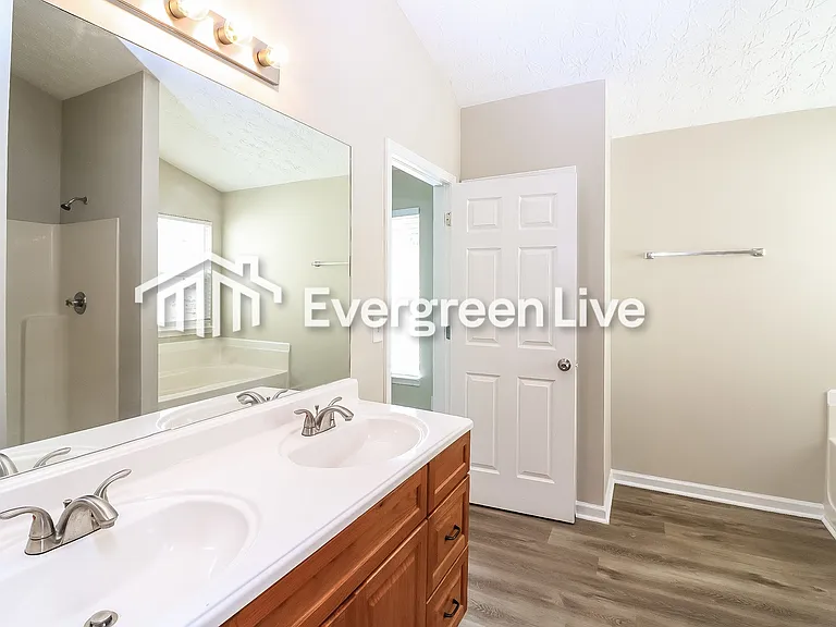 9484 Lakeview Rd — Photo 5
