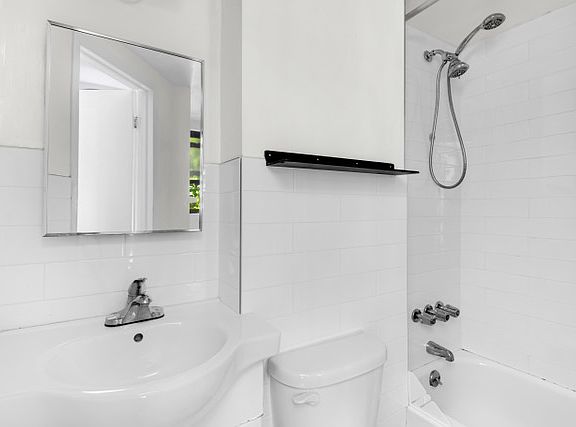4th image of 334 E 5th St APT 4W